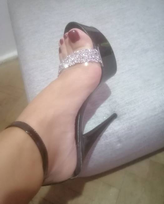 Trans portuguesa https://onlyfans.com/kassandratuga image 1