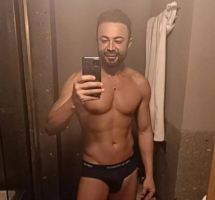 TOM MASSEUR 917906126