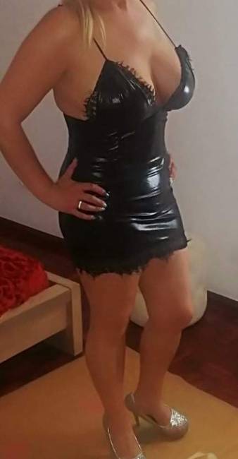 Ninfomaníaca Portuguesa Bonequinha de Luxo Rainha do Broche
