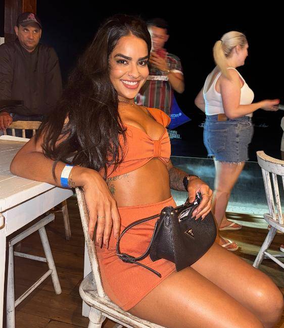 Bruna disponível