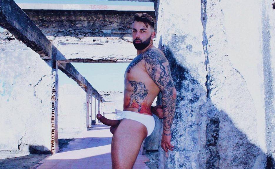 Um bom macho dotado para te satisfazer