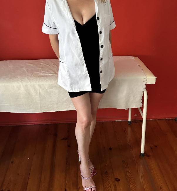 Inês , Portuguesa massagista . image 1