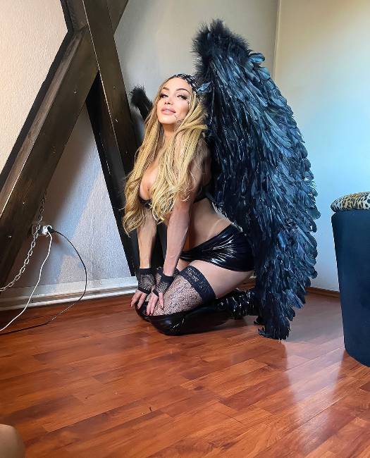 Linda gostosa com bastante tesão