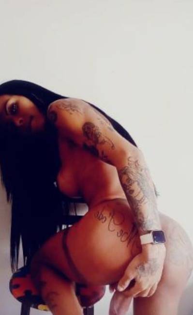 TRAVESTI NIFETA 25 ANOS XXL DOMINADORA.