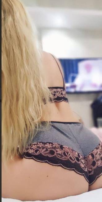 Loirinha da cidade Bonita Jovem fotos reais oral babadinho image 2