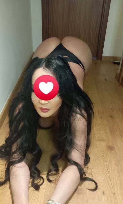 sou uma morena meiga carinhosa e charmosa pela primeira vez