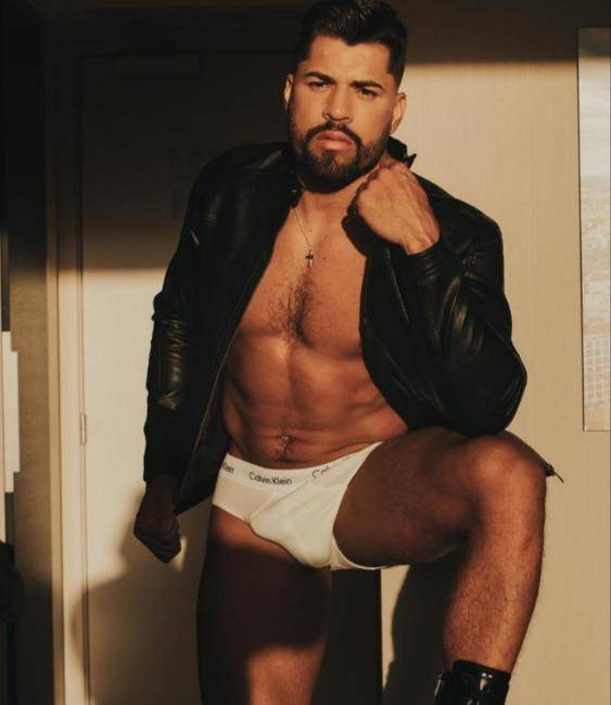 Brasileiro quente, gostoso e com tesão!