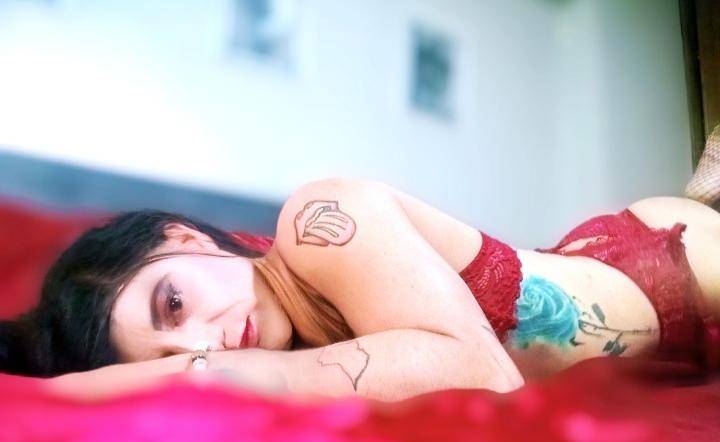 VEM MEUS AMORES,,, A DAMA DE VERMELHO TE ESPERA. image 2