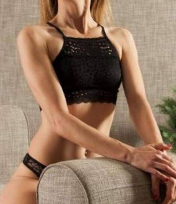 Mulher em corpo de menina ...Só deslocações! image 2