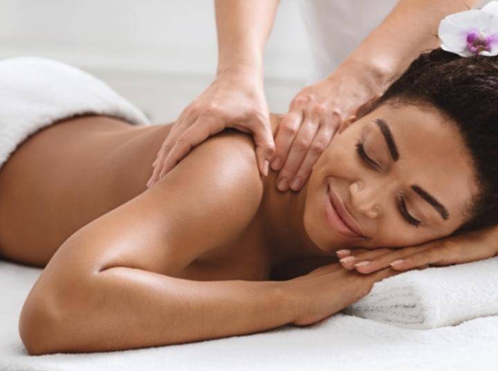 Homem faz massagens ao domicílio GRÁTIS