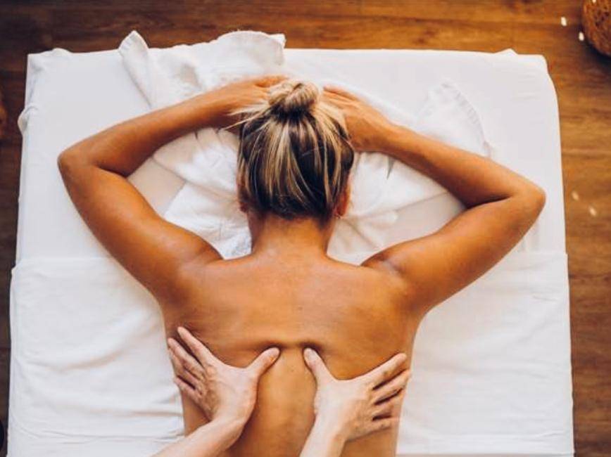 Massagem tantrica/ Tantra massage (senhoras ou casais) image 1