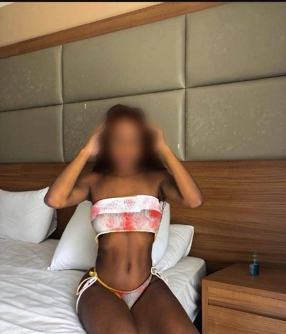 Menina Negra disponível Agora image 2