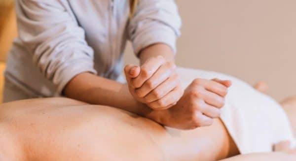 MASSAGEM RELAXANTE E TÂNTRICA