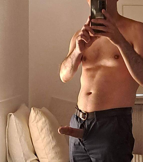 Muito giro e bem dotado (19cm, só mulheres)