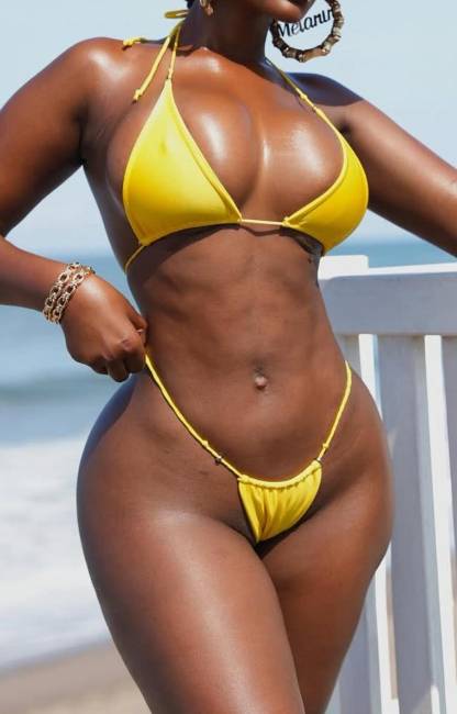 Primeira vez, bela mulher doce atraente image 1