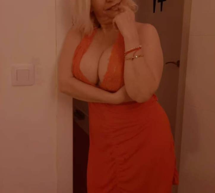 Loira  foguenta       gostosa