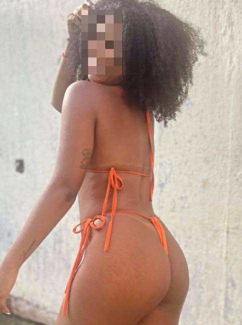 Morena atraente gostosa safada