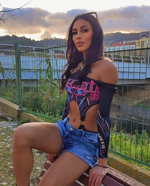Novinha safadinha ? Faço deslocação