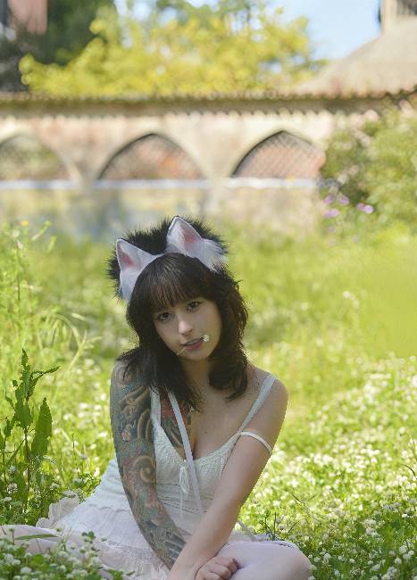 CHINESA TATUADA