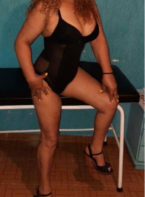 LOIRINHA SEIOS FARTOS MASSAGENS ESPANHOLADA image 1