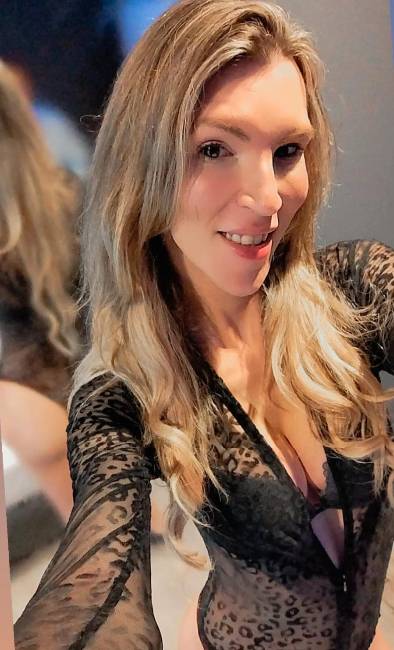 Bem safada cheia de vontade,  Loira branquinha pau Grande