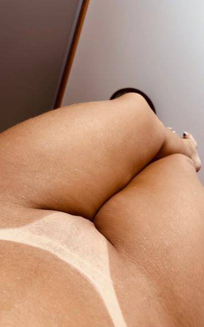 Julia - Novinha recém chegada a sua espera ! Vem se deliciar