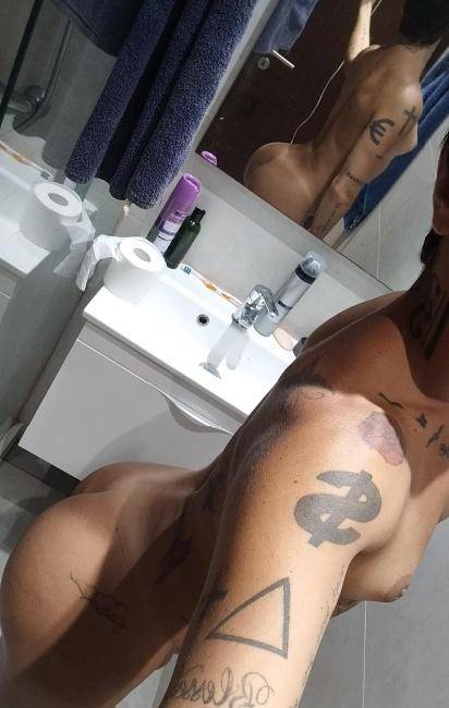 Passivo safado ! Rabo lisinho e guloso !