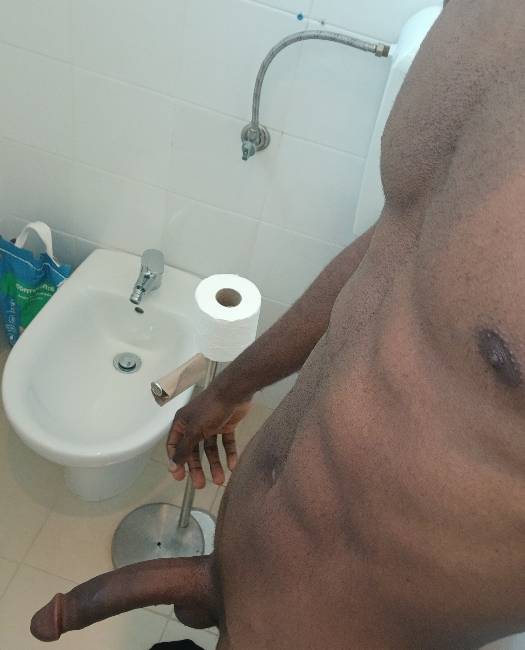 Jovem africano, bonito, avantajado, fodedor delas image 1