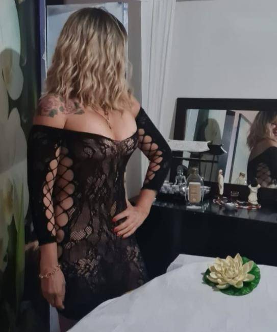 Márcia massagista em gabinete