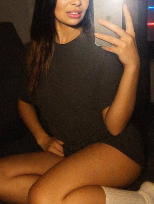 1 vez. Morena gostosa e sexy image 1
