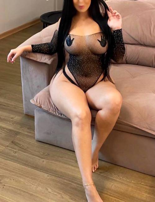 Morena do corpo atraente