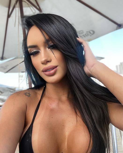 Aline Tavares