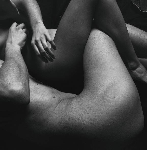 Casal procura mulher para massagem e sexo image 1