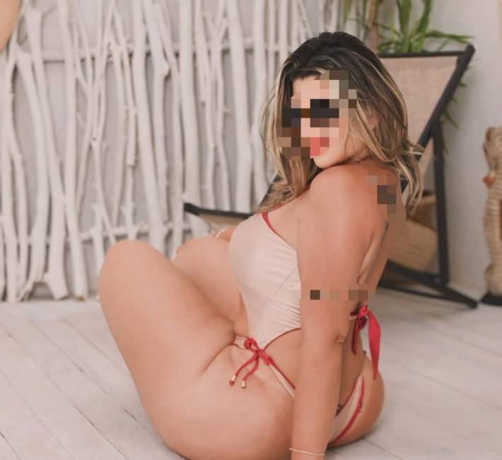 Acabei de chegar , loira do rabo xxl