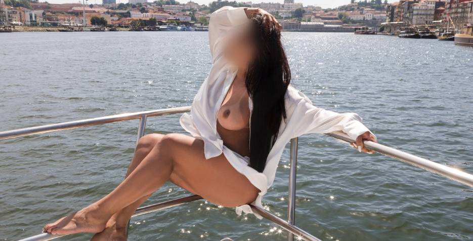 A tua perfeita Acompanhante de luxo Portuguesa image 1