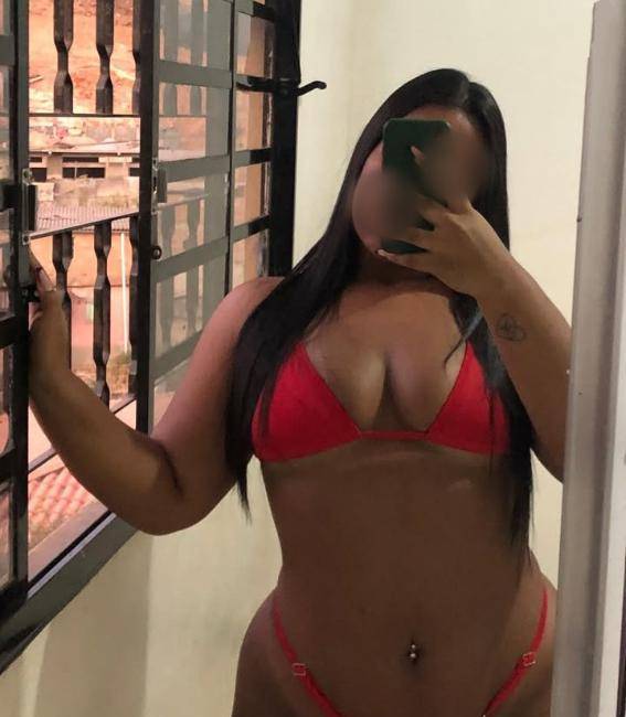 Morena quente e fogosa..