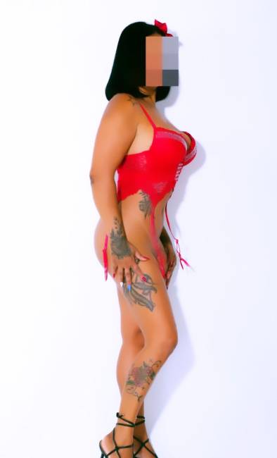 MORENA TATUADA MOMENTOS ÚNICOS