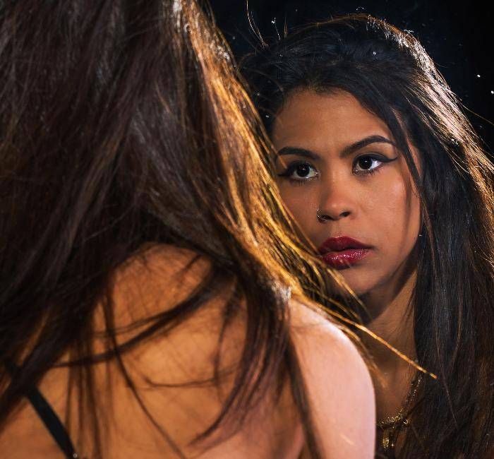 Queen Vitória, beleza real, prazer sem comparação.