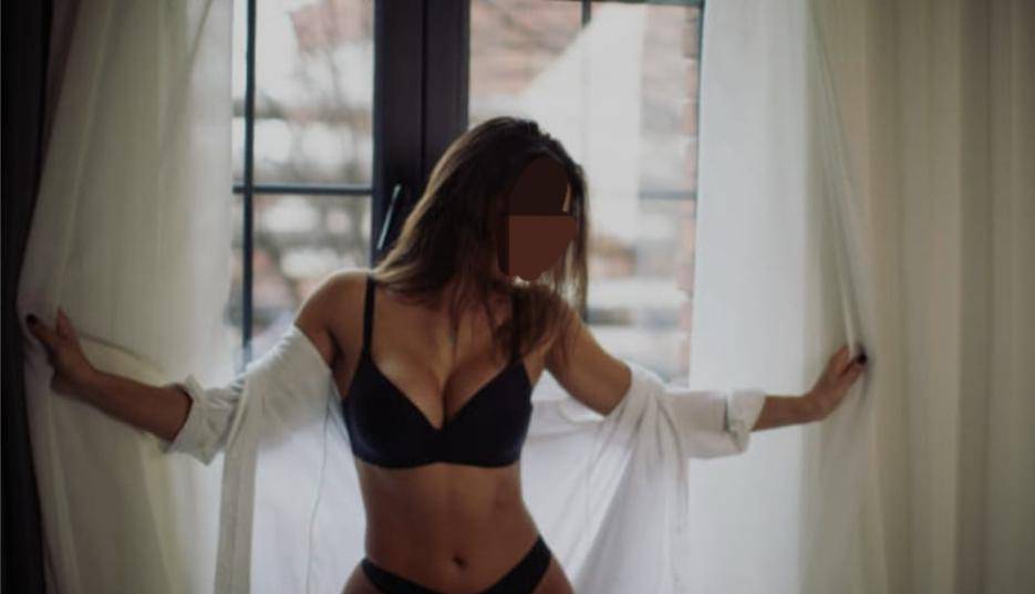 MORENA LINDA E ATRAENTE PRESENÇA SOFISTICADA