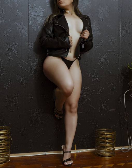 917285118.  MAYA CASTRO ESTA, NA FIGUEIRA DA FOZ