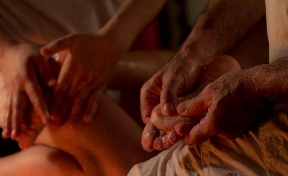 Dois massagistas, massagens tantricas e outras exploraçõe image 2